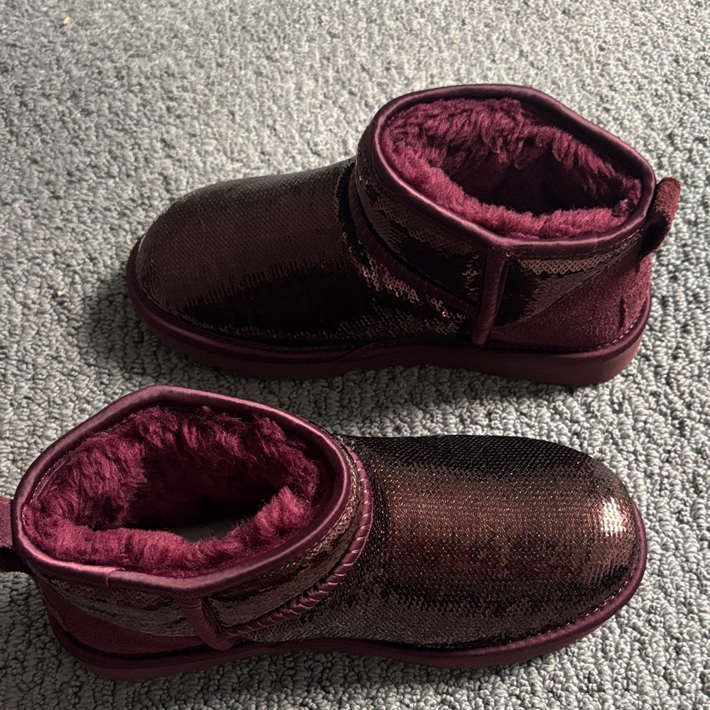 UGG- Women- Burgundy Sequin Ankle Boots size 6